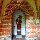 Kamień Pomorski, konkatedra św. Jana Chrzciciela, wirydarz, krużganki, figura św. Ottona